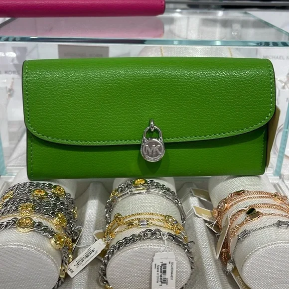 Michael Kors Hamilton Large Leather Flap Continental Wallet
Jungle Green… - Picture 4 of 16